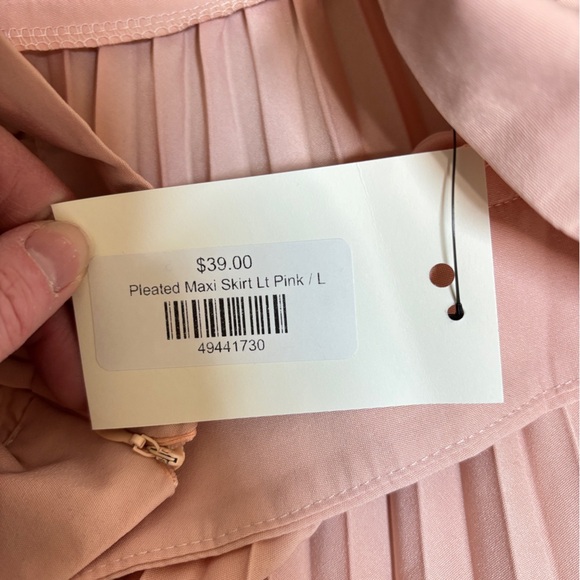 Pink Pleated Maxi Skirt for Casual Occasions - Picture 3 of 3